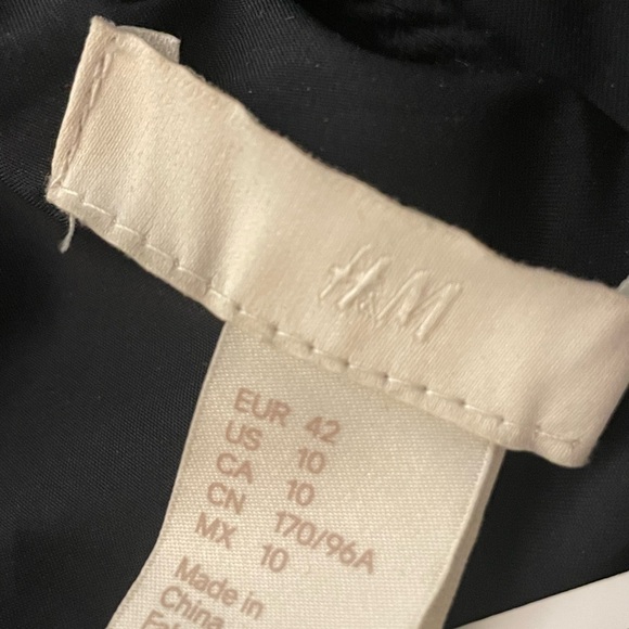 H&M Dark Navy Minimalist Raincoat w/ Hood size 10 NWT - Picture 3 of 4